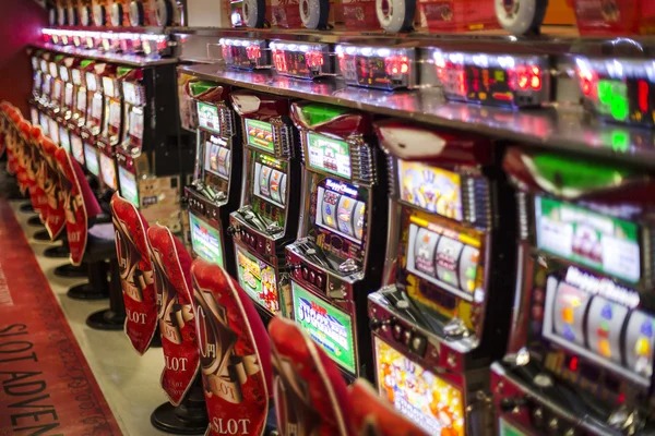 Live-dealer table selection on star77 slot